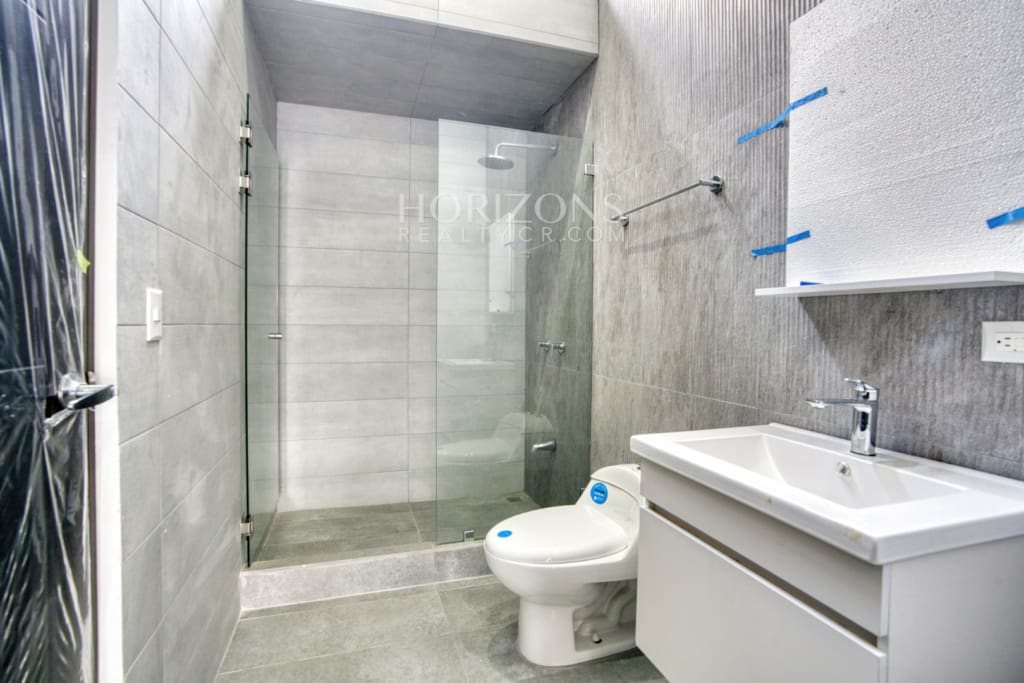 Se Vende en Condominio Casa con Patio en Curridabat 2 habitaciones noj1037