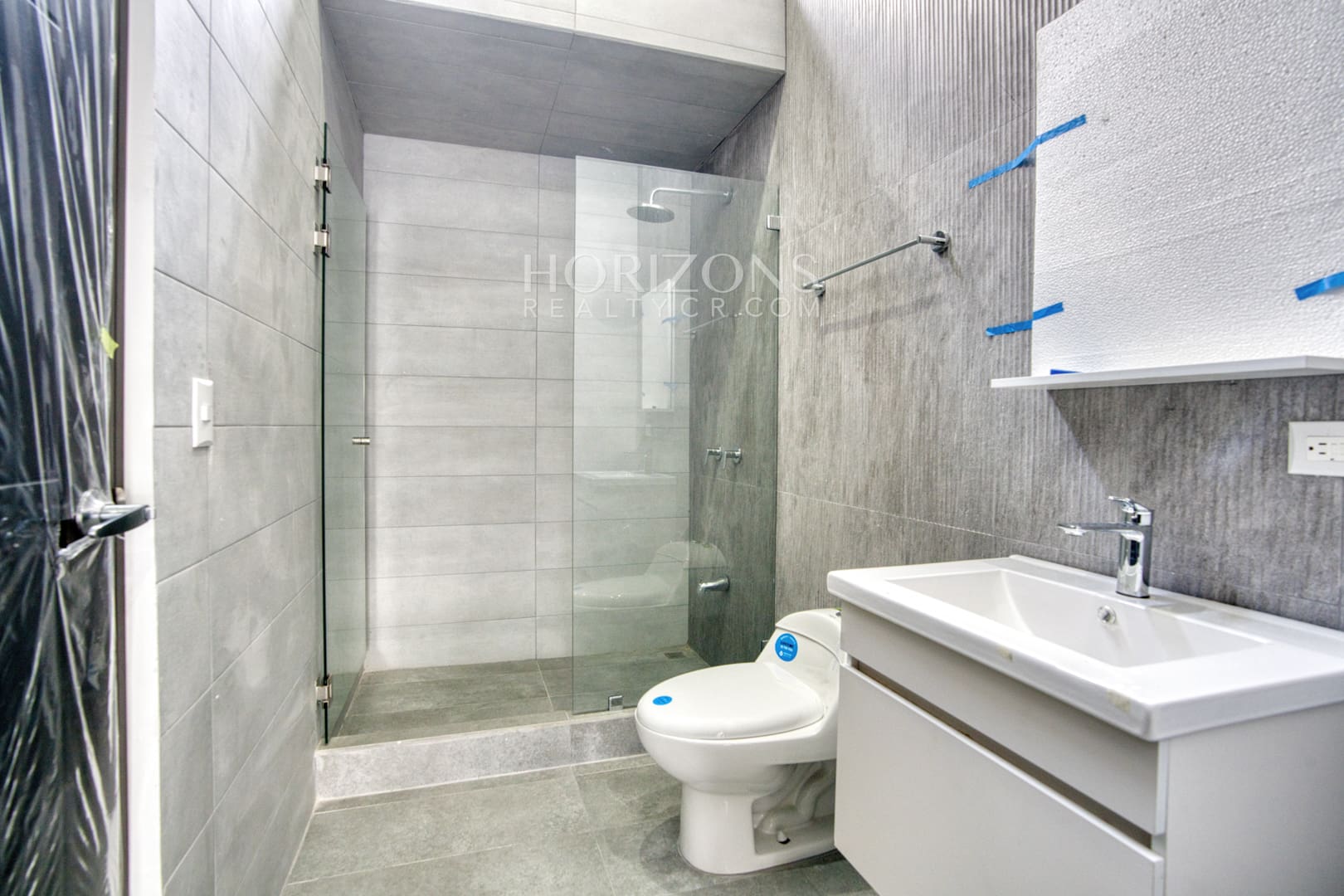 Se Vende en Condominio Casa con Patio en Curridabat 2 habitaciones noj1037