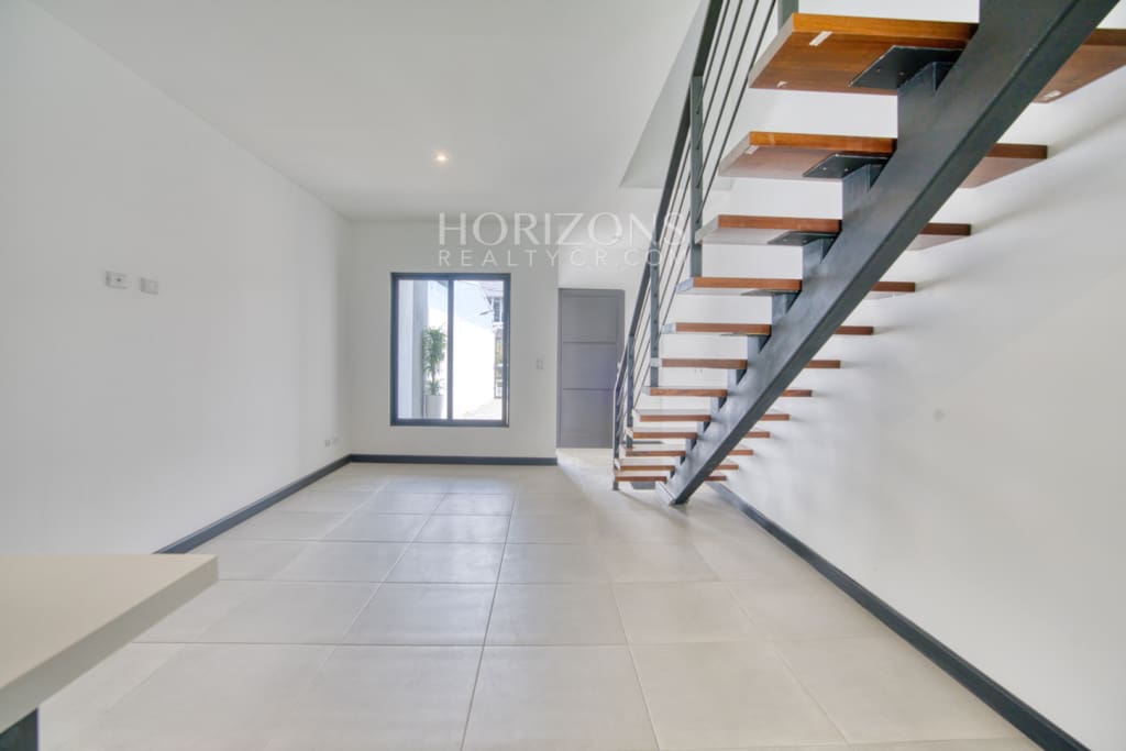 Se Vende en Condominio Casa con Patio en Curridabat 2 habitaciones noj1037