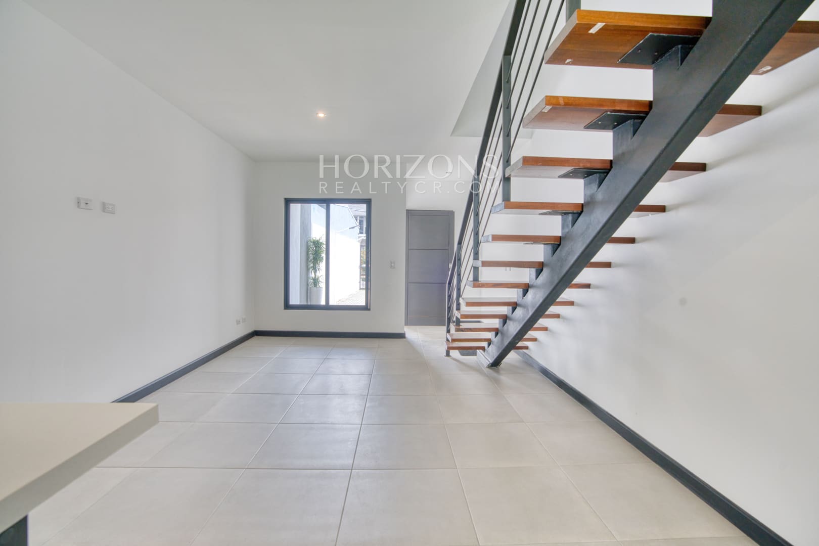 Se Vende en Condominio Casa con Patio en Curridabat 2 habitaciones noj1037