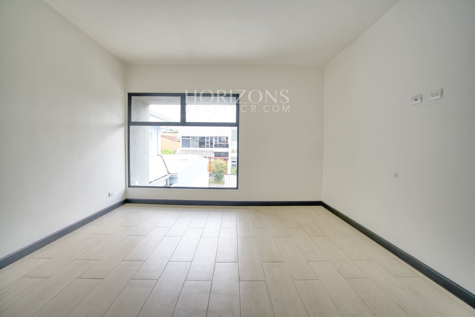 Se Vende en Condominio Casa con Patio en Curridabat 2 habitaciones noj1037
