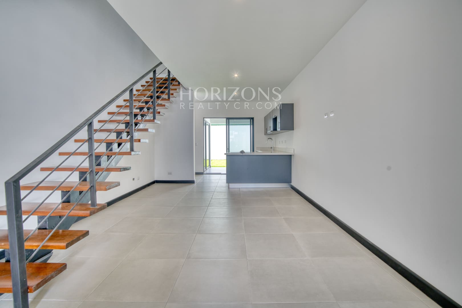Se Vende en Condominio Casa con Patio en Curridabat 2 habitaciones noj1037