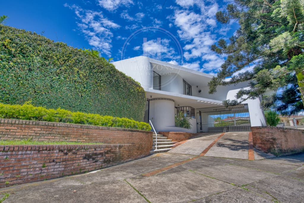 Espaciosa casa en Pinares, Curridabat – Excelente ubicación comercial Cerca de Momentum Pinares nja1307
