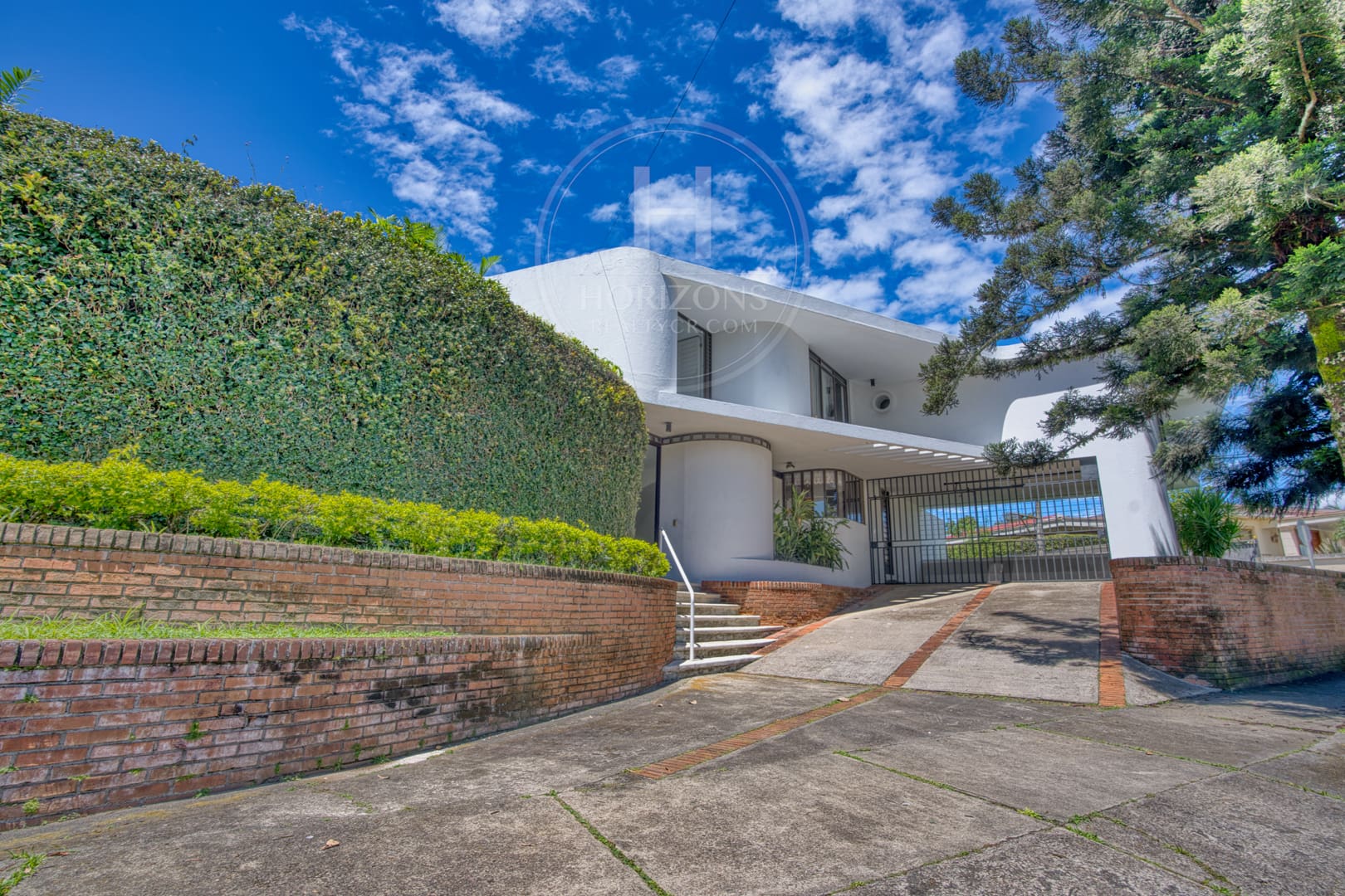 Espaciosa casa en Pinares, Curridabat – Excelente ubicación comercial Cerca de Momentum Pinares nja1307
