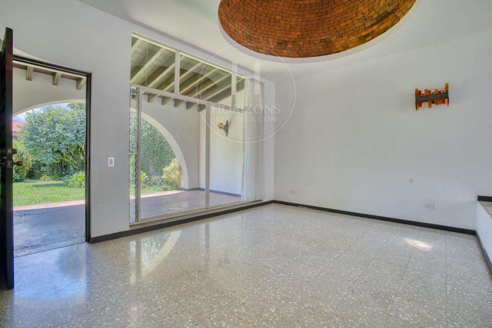 Espaciosa casa en Pinares, Curridabat – Excelente ubicación comercial Cerca de Momentum Pinares nja1307