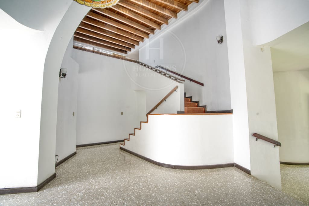 Espaciosa casa en Pinares, Curridabat – Excelente ubicación comercial Cerca de Momentum Pinares nja1307