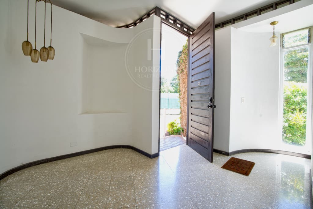 Espaciosa casa en Pinares, Curridabat – Excelente ubicación comercial Cerca de Momentum Pinares nja1307