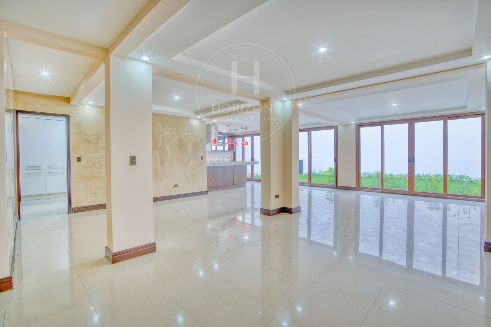 Se Vende o se Alquila Casa en Freses Curridabat 4 habitaciones Condominio del Rio nja1309