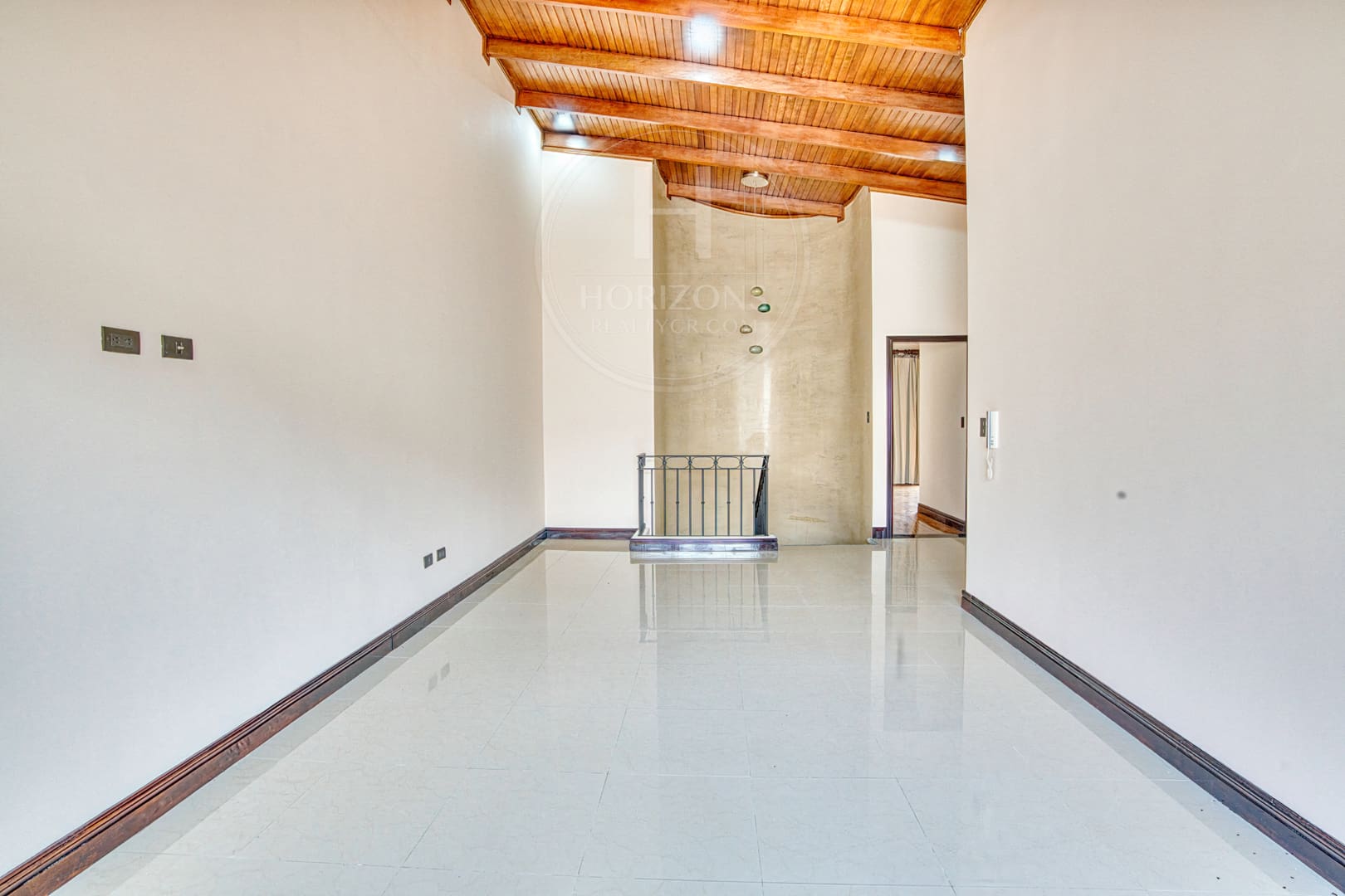 Se Vende o se Alquila Casa en Freses Curridabat 4 habitaciones Condominio del Rio nja1309