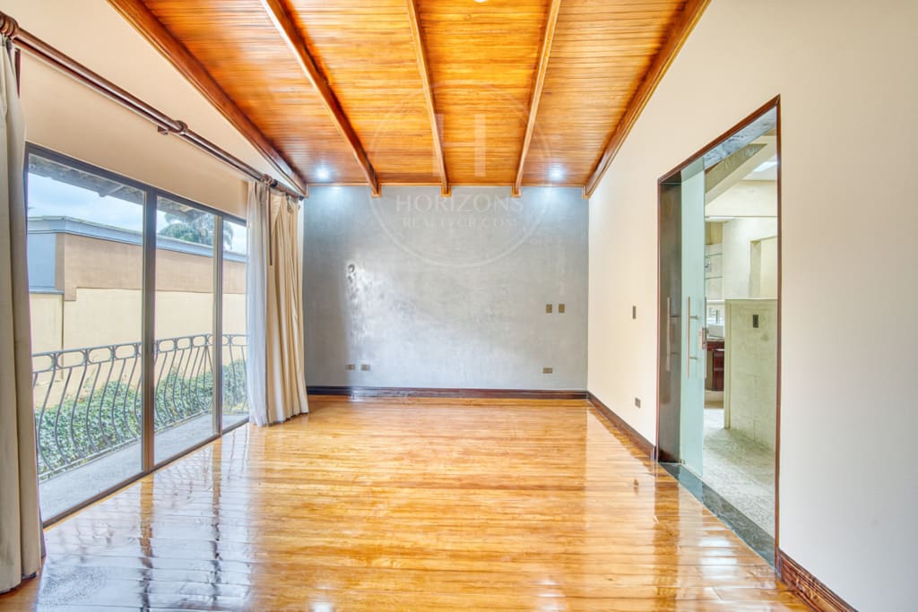 Se Vende o se Alquila Casa en Freses Curridabat 4 habitaciones Condominio del Rio nja1309