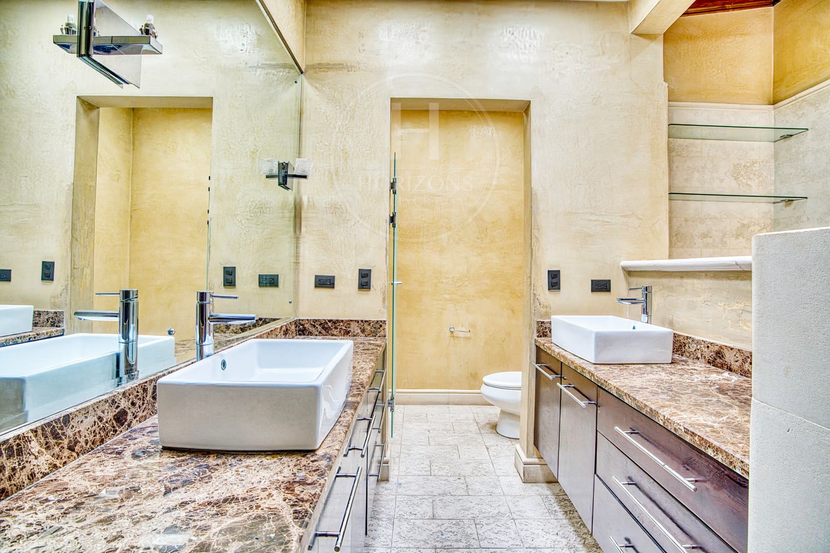 Se Vende o se Alquila Casa en Freses Curridabat 4 habitaciones Condominio del Rio nja1309