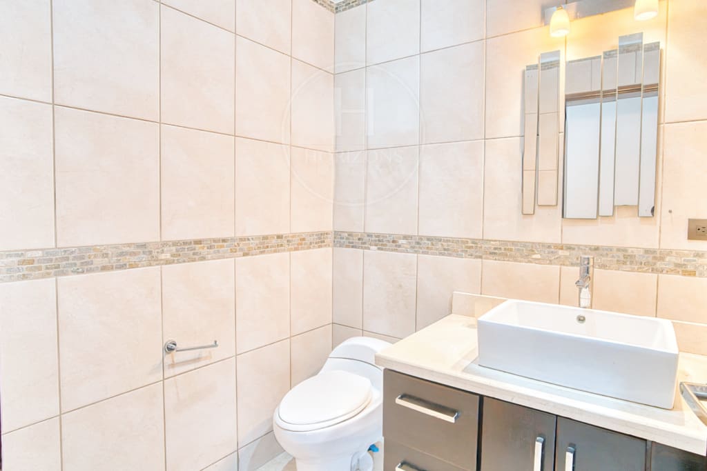 Se Vende o se Alquila Casa en Freses Curridabat 4 habitaciones Condominio del Rio nja1309