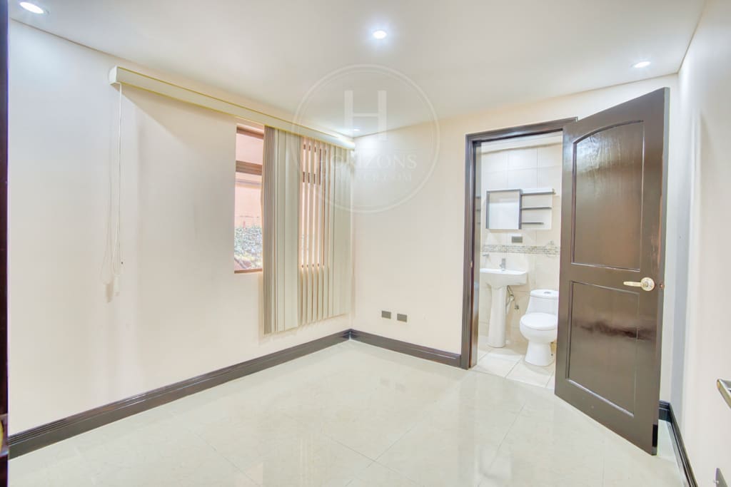 Se Vende o se Alquila Casa en Freses Curridabat 4 habitaciones Condominio del Rio nja1309