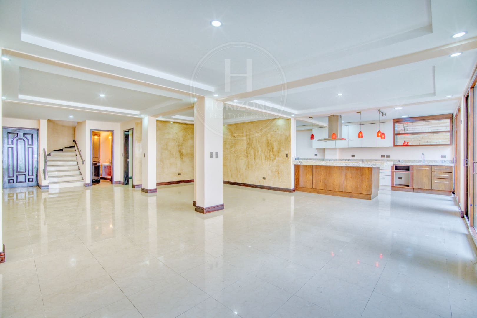 Se Vende o se Alquila Casa en Freses Curridabat 4 habitaciones Condominio del Rio nja1309