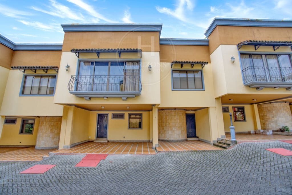 Se Vende O Se Alquila Casa En Freses Curridabat 4 Habitaciones Condominio Del Rio Nja1309