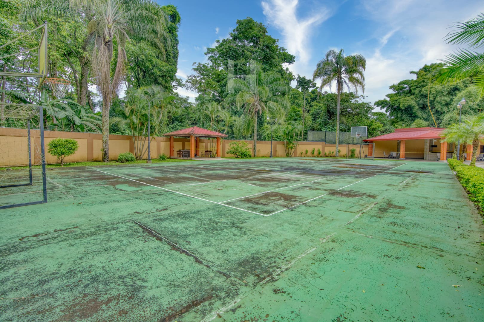 Se Vende o se Alquila Casa en Freses Curridabat 4 habitaciones Condominio del Rio nja1309