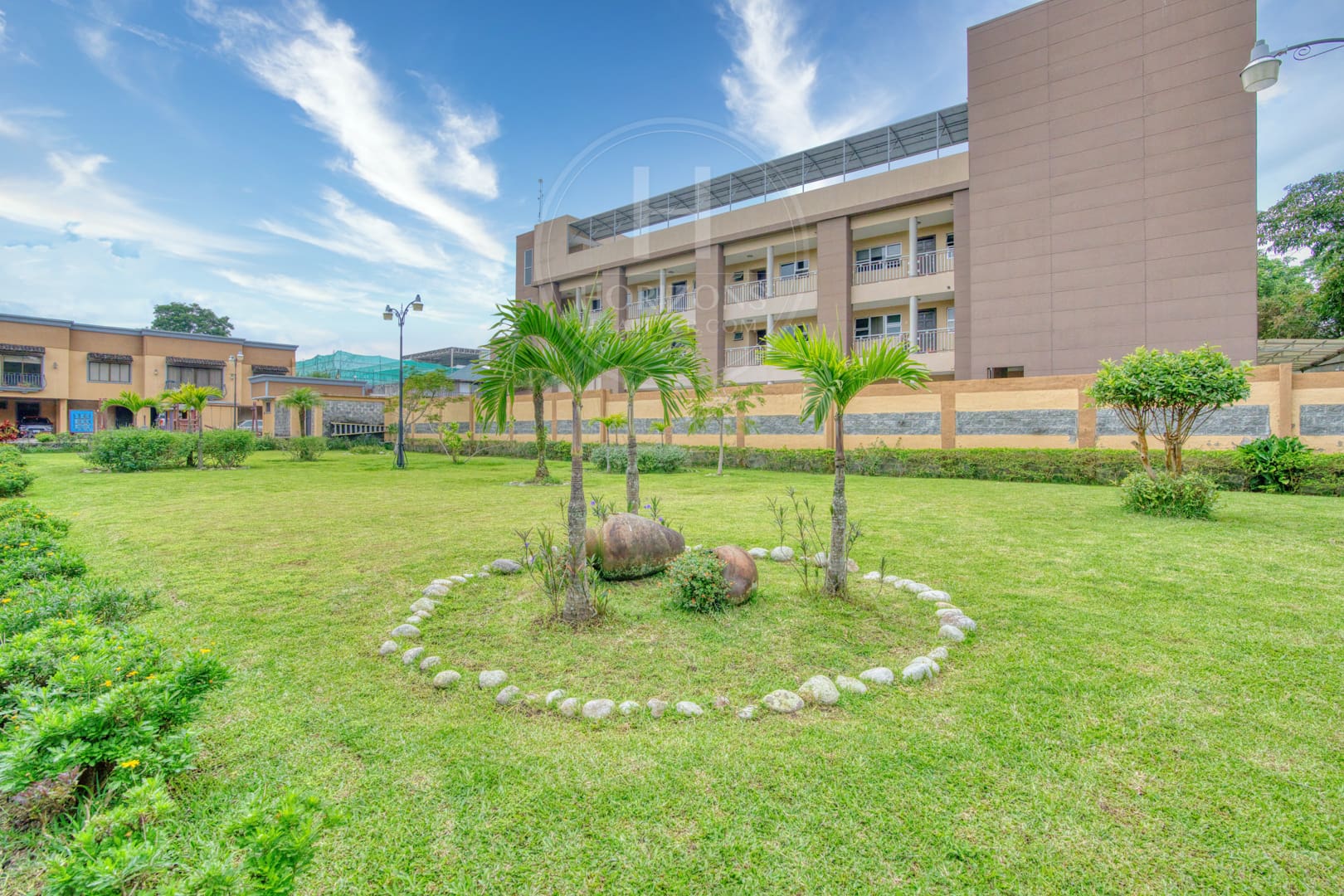 Se Vende o se Alquila Casa en Freses Curridabat 4 habitaciones Condominio del Rio nja1309