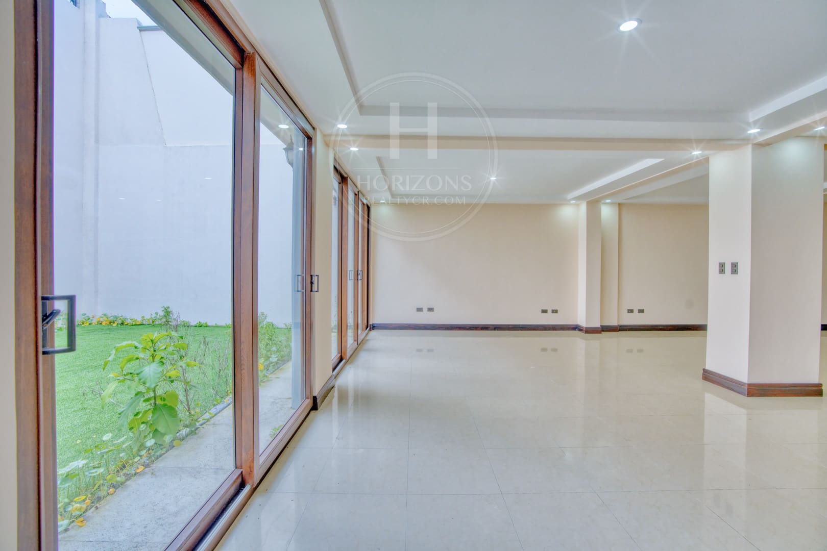 Se Vende o se Alquila Casa en Freses Curridabat 4 habitaciones Condominio del Rio nja1309