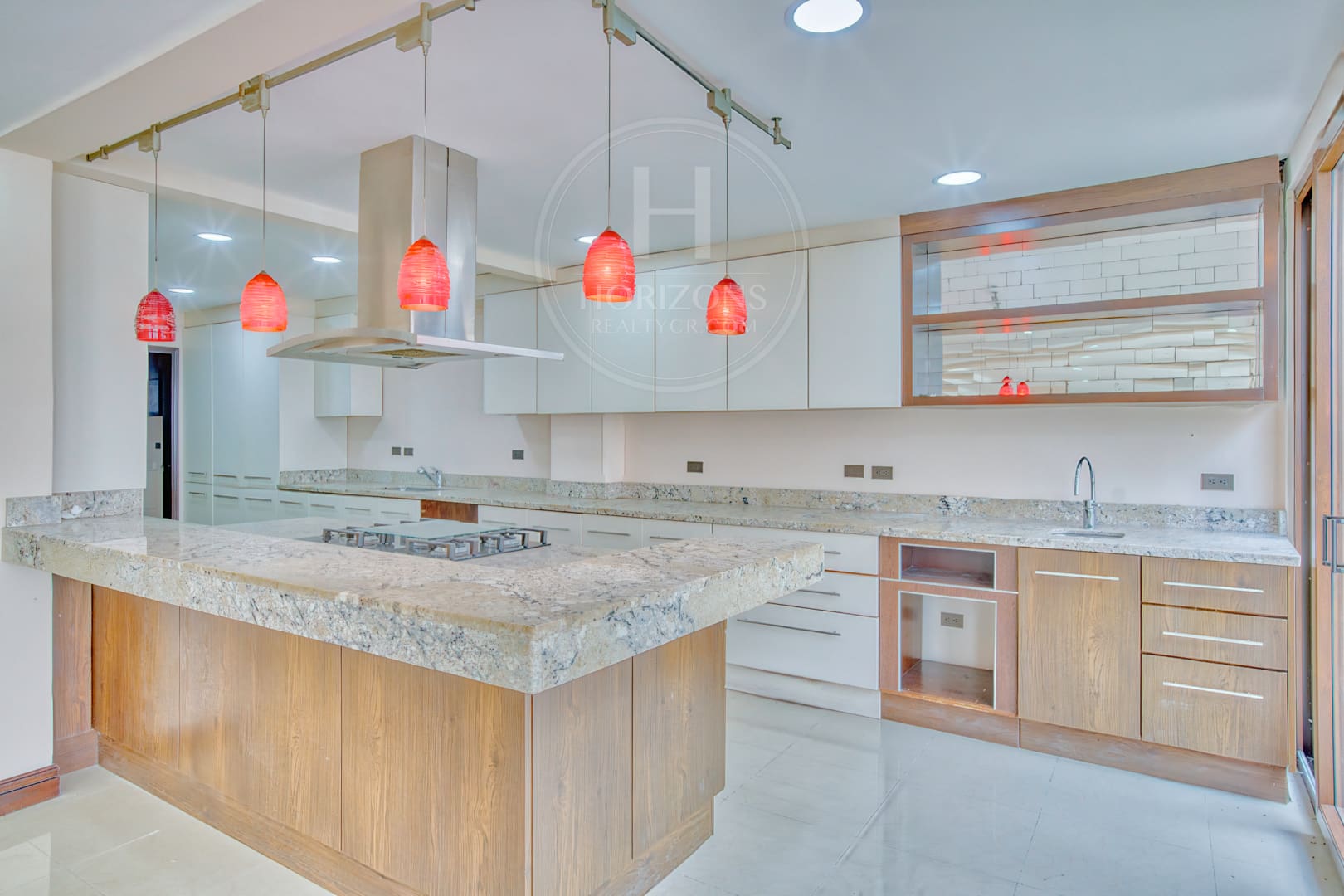 Se Vende o se Alquila Casa en Freses Curridabat 4 habitaciones Condominio del Rio nja1309