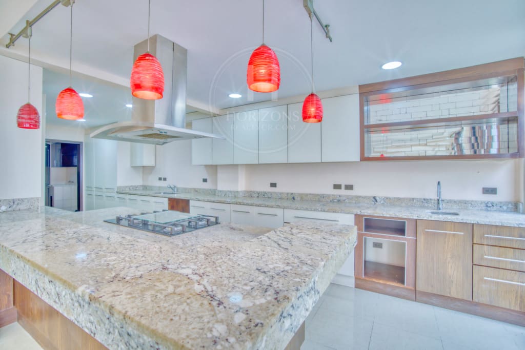 Se Vende o se Alquila Casa en Freses Curridabat 4 habitaciones Condominio del Rio nja1309
