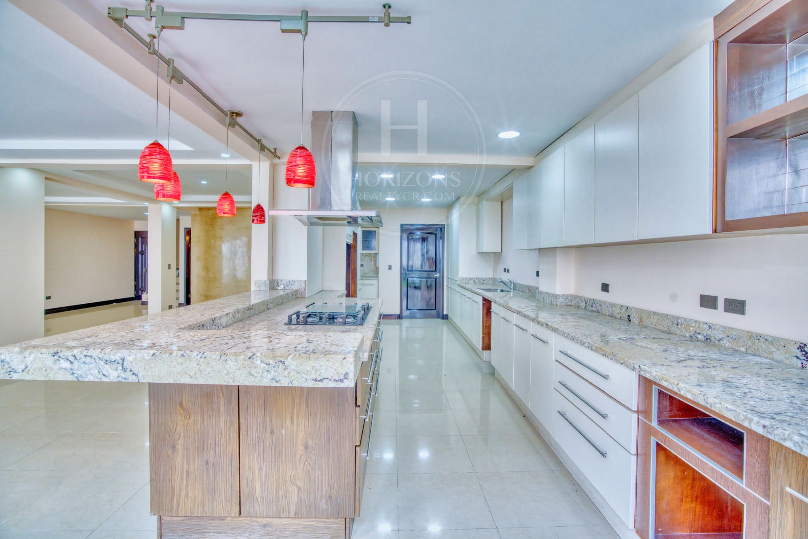 Se Vende o se Alquila Casa en Freses Curridabat 4 habitaciones Condominio del Rio nja1309