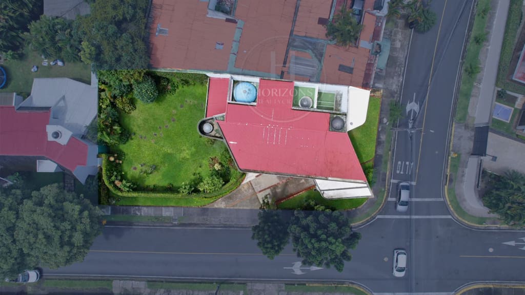 Espaciosa casa en Pinares, Curridabat – Excelente ubicación comercial Cerca de Momentum Pinares nja1307