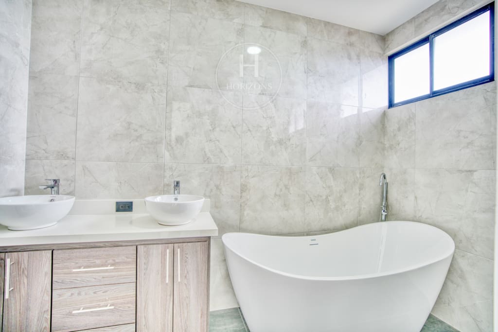 ¡Preventa! Casa en Condominio Hacienda Peraz 5 Habitaciones nja1314