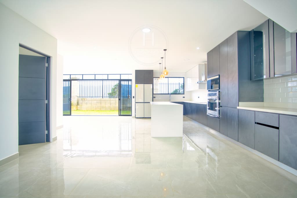 ¡Preventa! Casa en Condominio Hacienda Peraz 5 Habitaciones nja1314