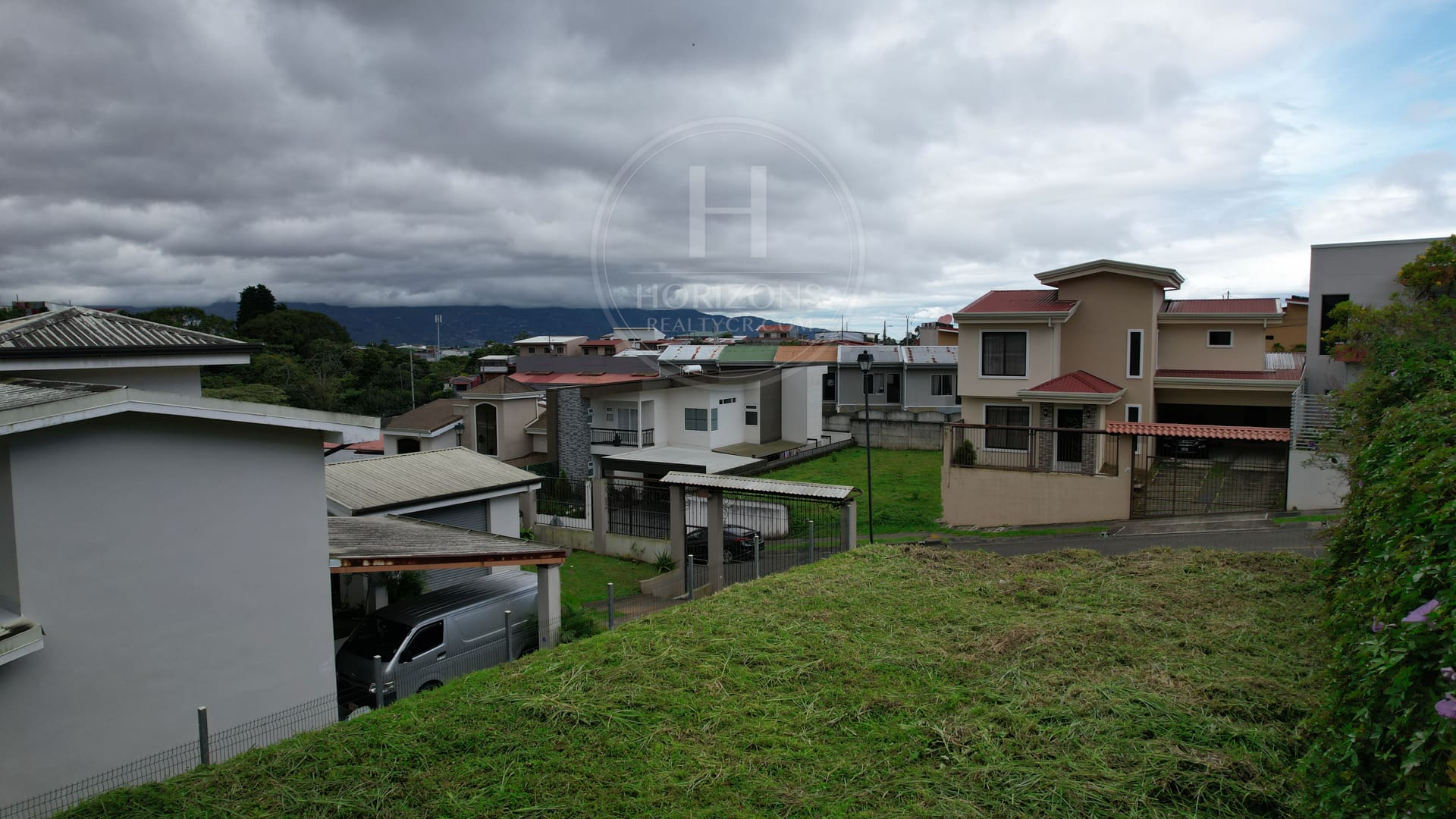 Lote de 307m2  Disponible En Residencial Altadena Sabanilla Montes de Oca nja1315