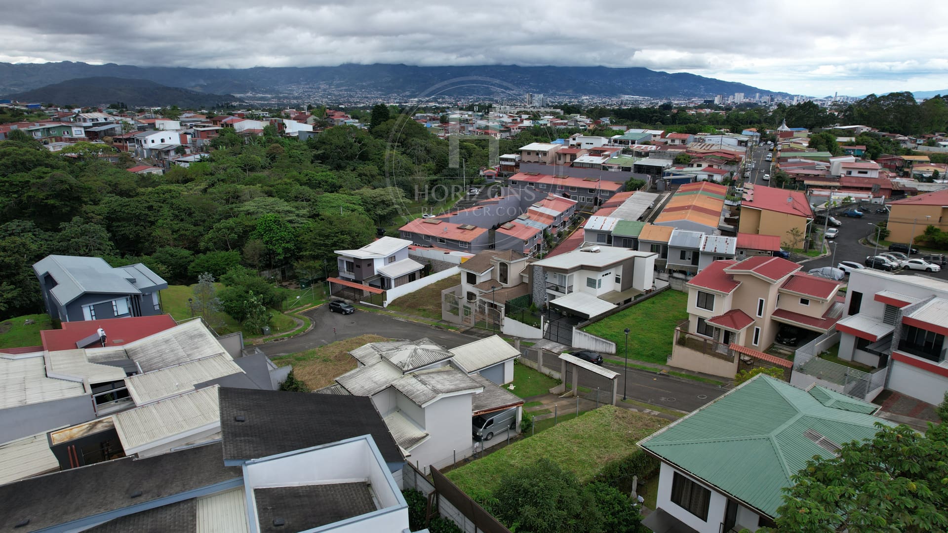 Lote de 307m2  Disponible En Residencial Altadena Sabanilla Montes de Oca nja1315