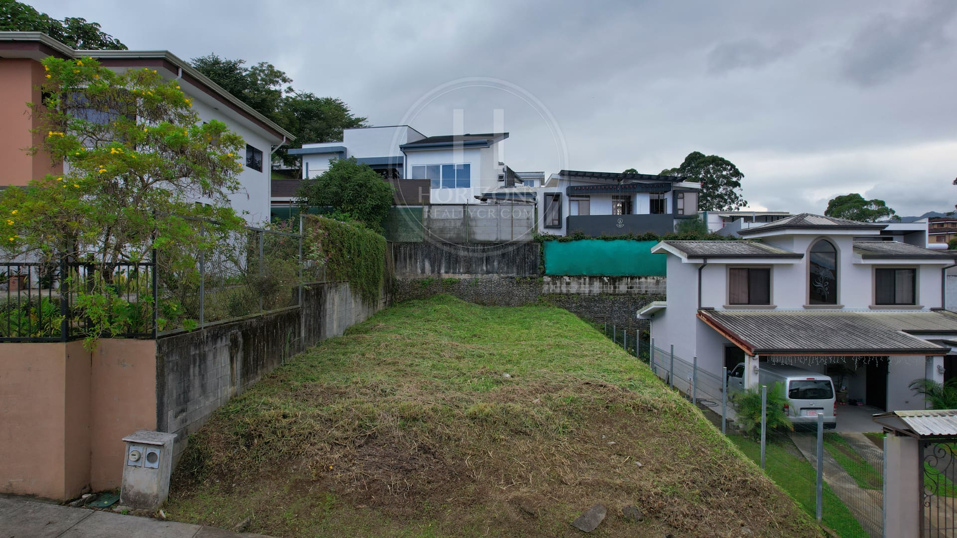 Lote de 307m2  Disponible En Residencial Altadena Sabanilla Montes de Oca nja1315