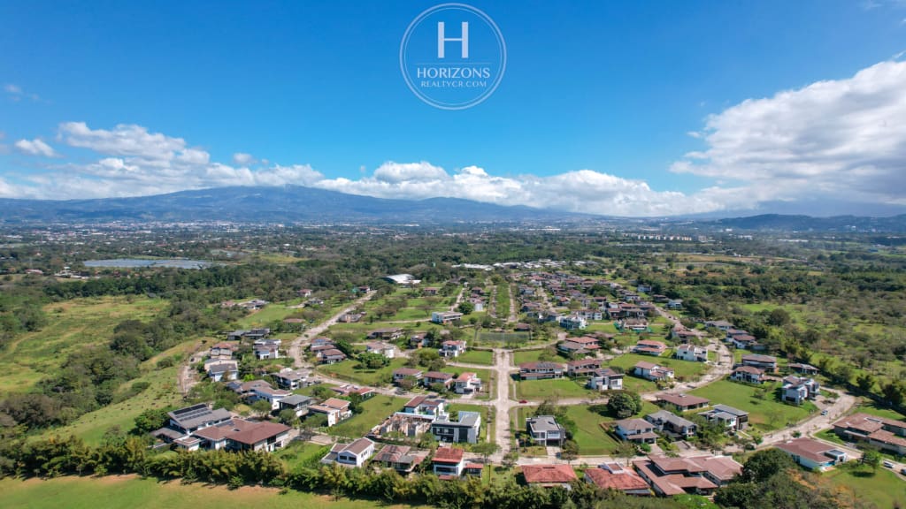 Venta de Terrenos desde los 690m² en Condominio Hacienda Espinal, La Guácima Alajuela noj1047