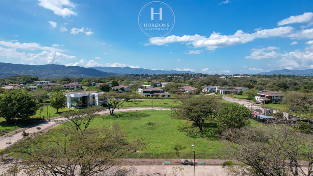 Lote de 2181m² en Venta en Condominio Hacienda Espinal, La Guácima, Alajuela  nja1320