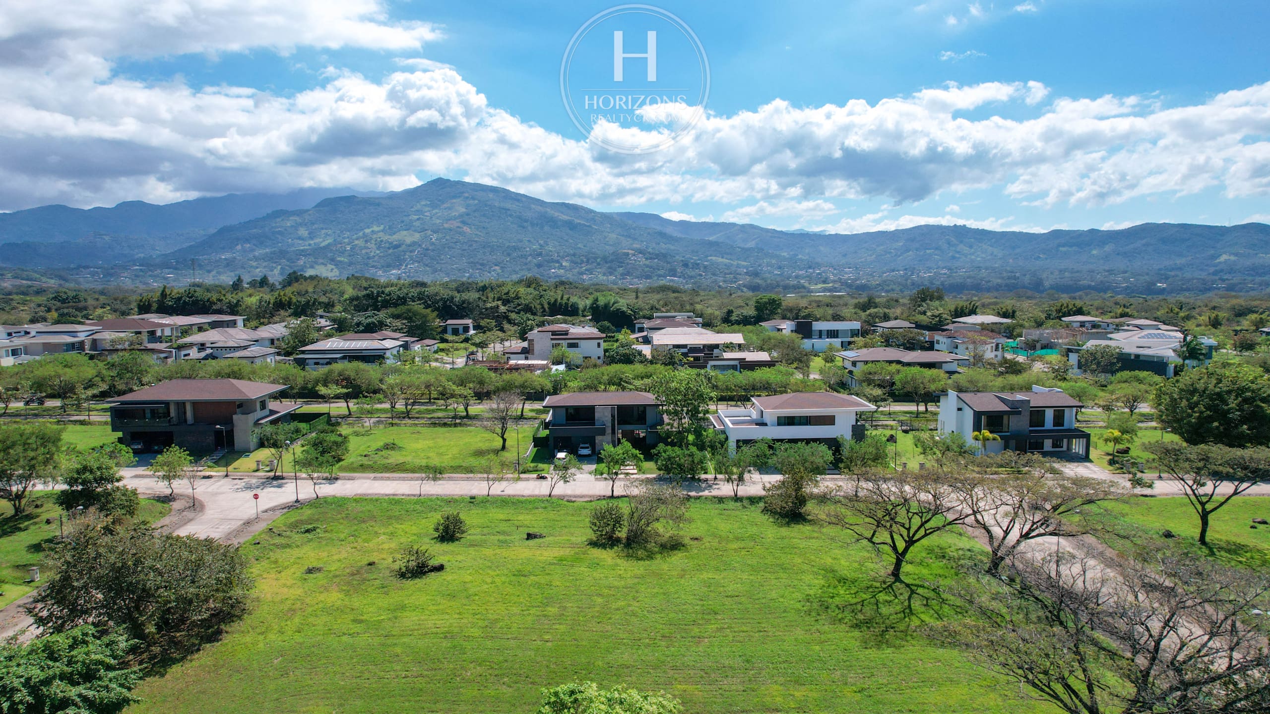 Lote de 2181m² en Venta en Condominio Hacienda Espinal, La Guácima, Alajuela  nja1320
