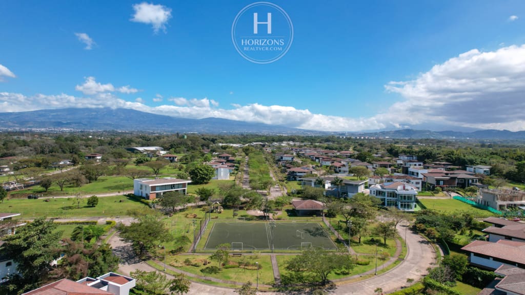 Lote de 2181m² en Venta en Condominio Hacienda Espinal, La Guácima, Alajuela  nja1320