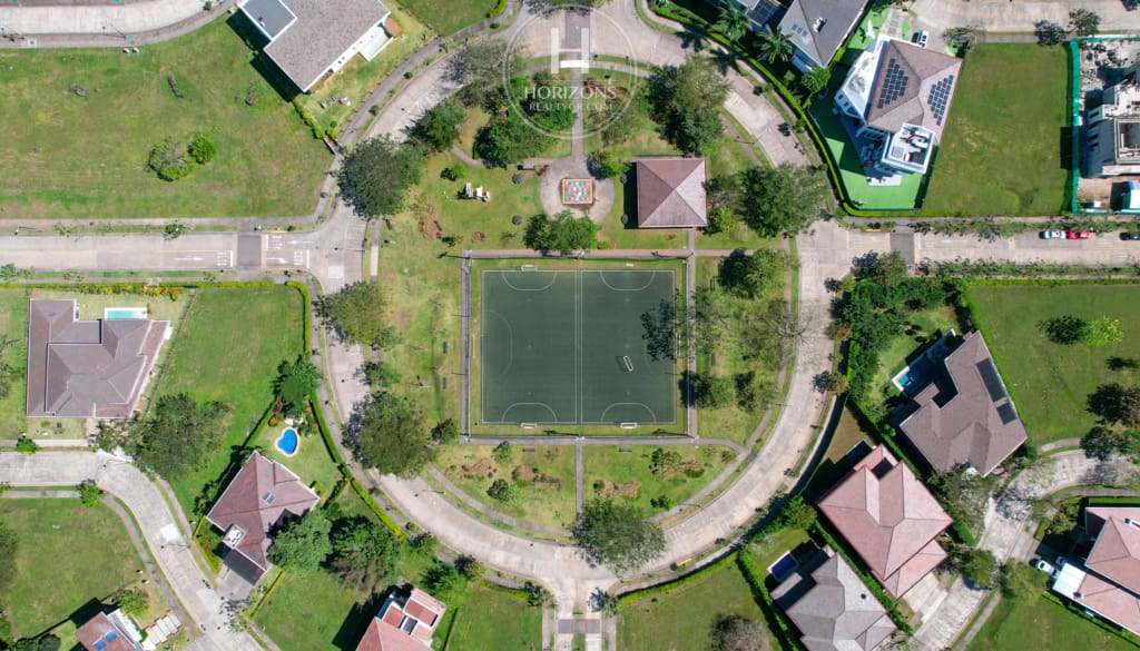 Lote de 2181m² en Venta en Condominio Hacienda Espinal, La Guácima, Alajuela  nja1320