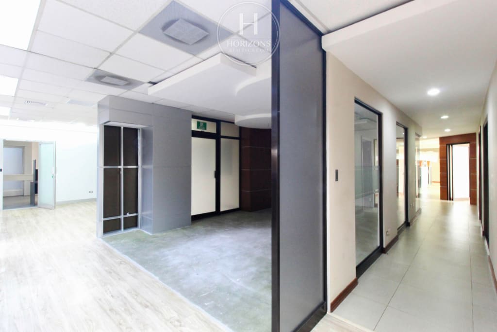 Se Alquila Oficina con Vista a las Montañas en Ofiplaza del Este, San Pedro 710m² hcr50