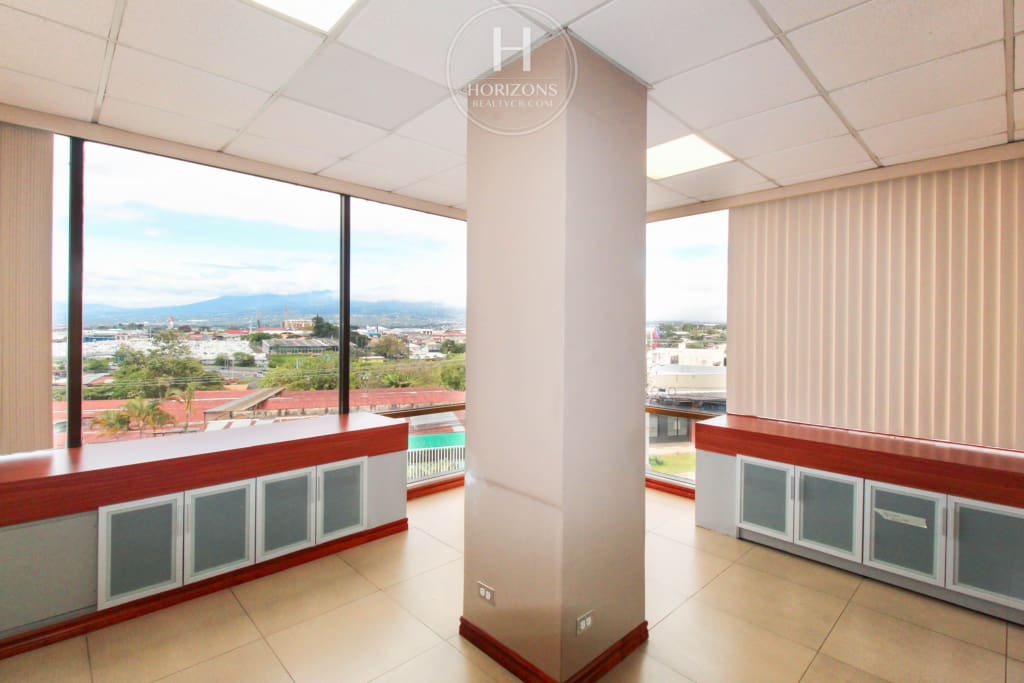 Se Alquila Oficina con Vista a las Montañas en Ofiplaza del Este, San Pedro 710m² hcr50