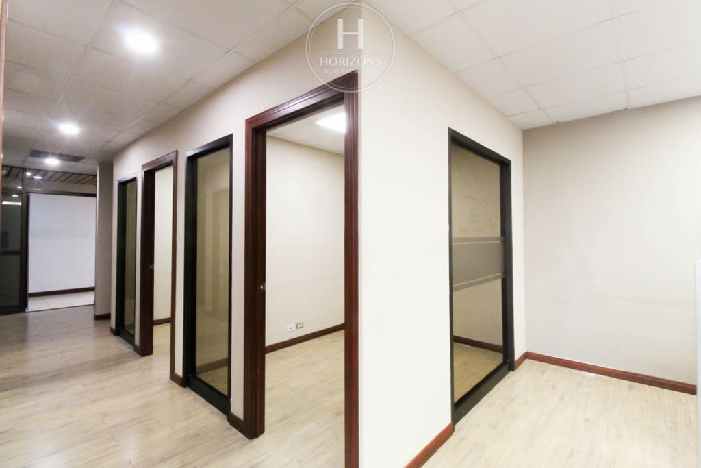 Se Alquila Oficina con Vista a las Montañas en Ofiplaza del Este, San Pedro 710m² hcr50