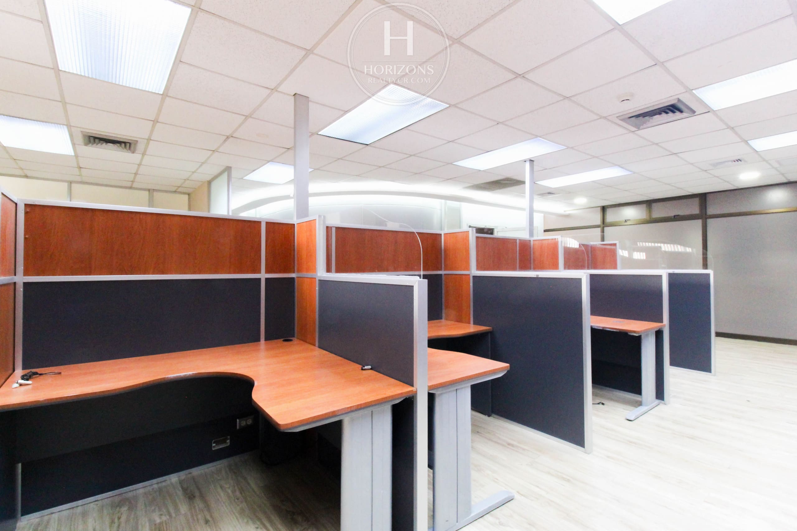 Se Alquila Oficina con Vista a las Montañas en Ofiplaza del Este, San Pedro 710m² hcr50
