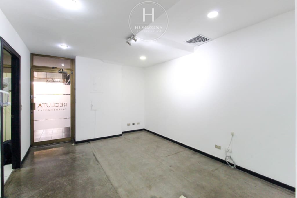 Oficina de 186m² en Alquiler Ubicada en Ofiplaza del Este, San Pedro hcr51