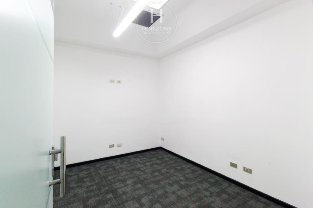 Oficina de 186m² en Alquiler Ubicada en Ofiplaza del Este, San Pedro hcr51