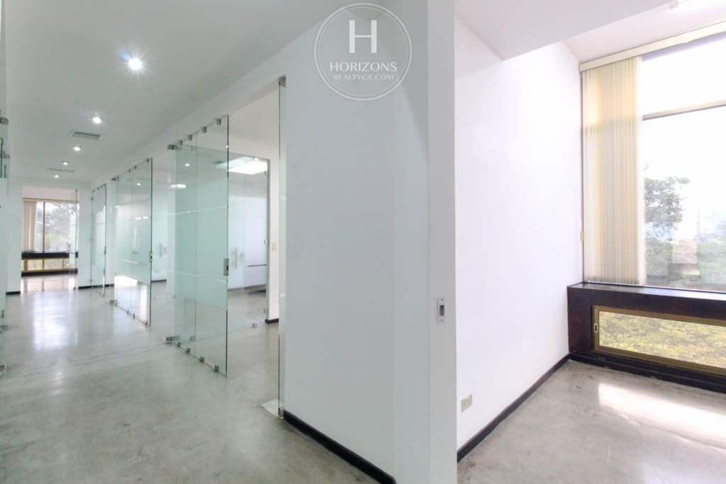 Oficina de 186m² en Alquiler Ubicada en Ofiplaza del Este, San Pedro hcr51