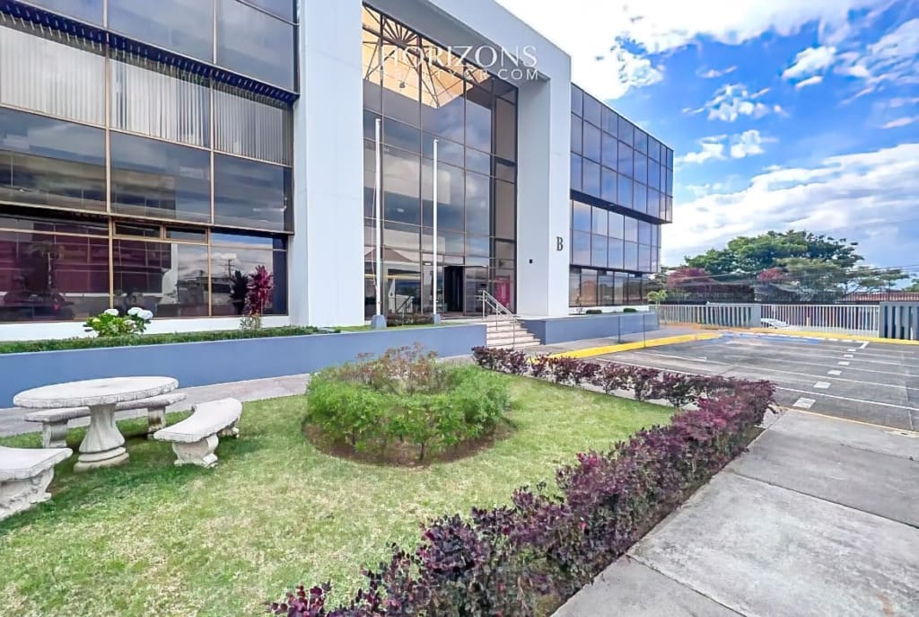 Oficina De 186M² En Alquiler Ubicada En Ofiplaza Del Este, San Pedro Hcr51