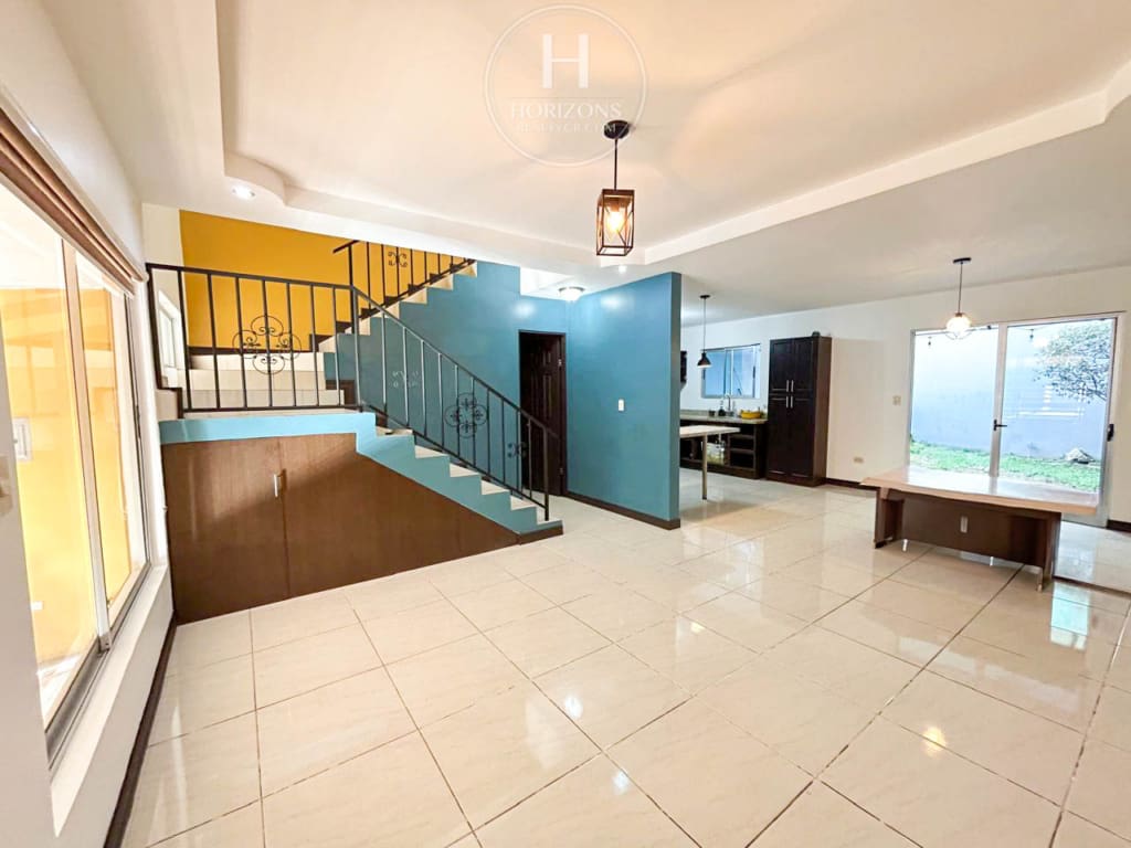 ¡Se Alquila! Casa con Patio Dentro de Residencial en Tres Rios 3 habitaciones + Oficina nja1321
