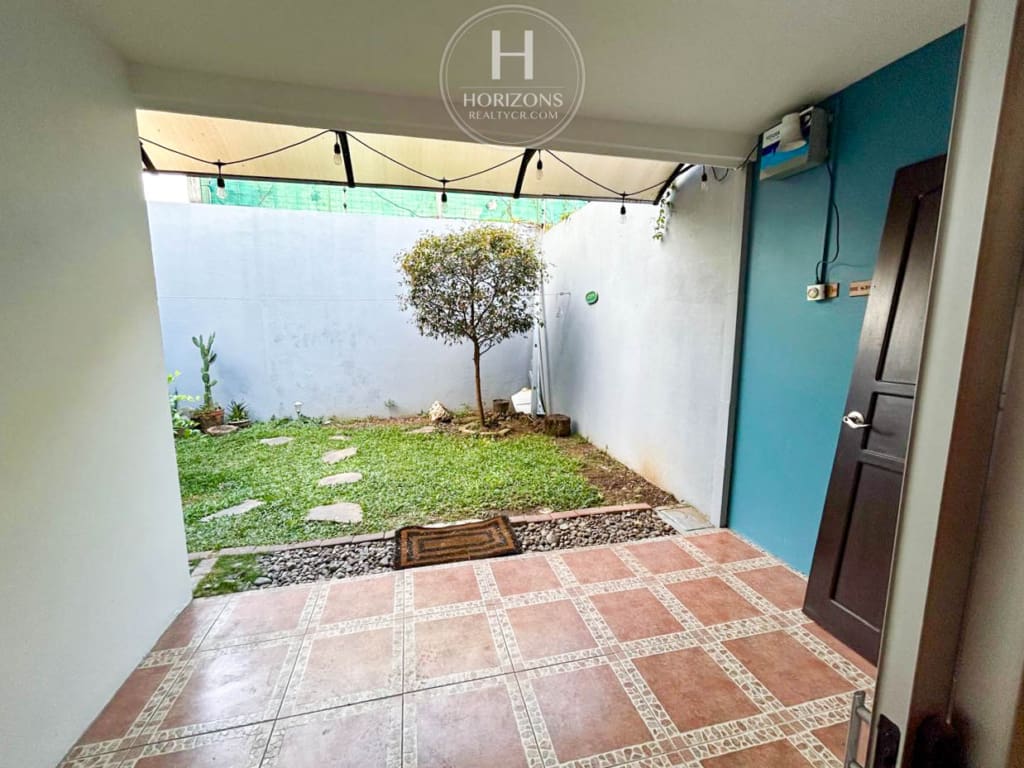 ¡Se Alquila! Casa con Patio Dentro de Residencial en Tres Rios 3 habitaciones + Oficina nja1321