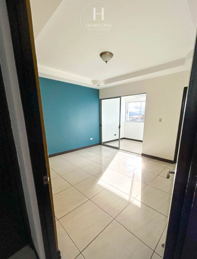 ¡Se Alquila! Casa con Patio Dentro de Residencial en Tres Rios 3 habitaciones + Oficina nja1321