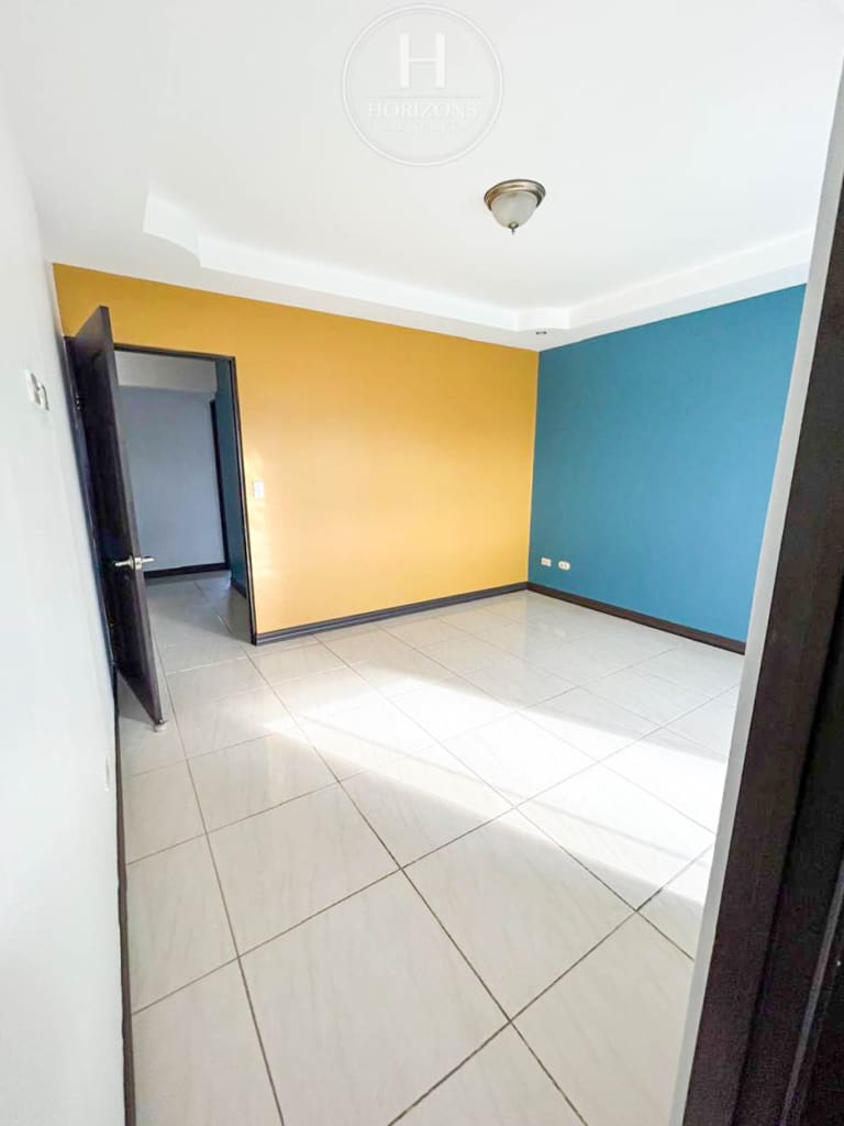 ¡Se Alquila! Casa con Patio Dentro de Residencial en Tres Rios 3 habitaciones + Oficina nja1321