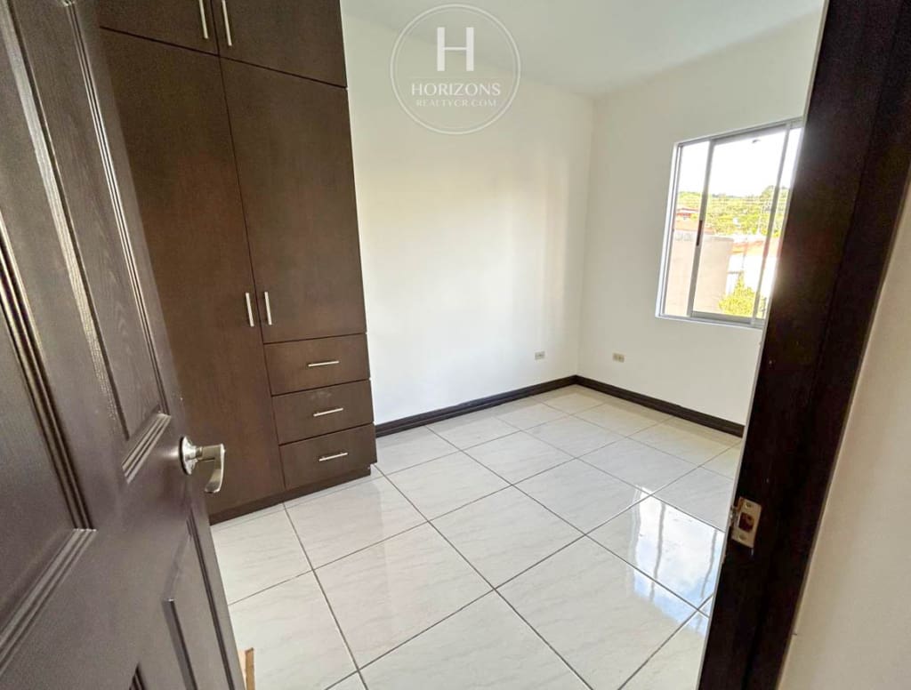 ¡Se Alquila! Casa con Patio Dentro de Residencial en Tres Rios 3 habitaciones + Oficina nja1321