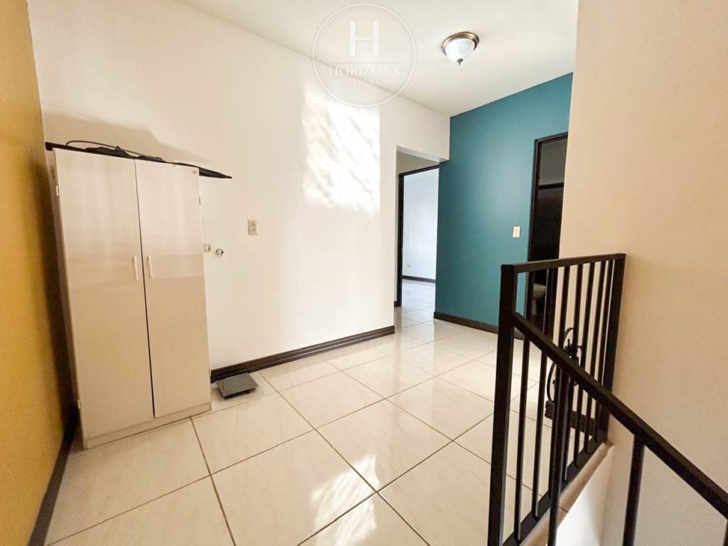 ¡Se Alquila! Casa con Patio Dentro de Residencial en Tres Rios 3 habitaciones + Oficina nja1321